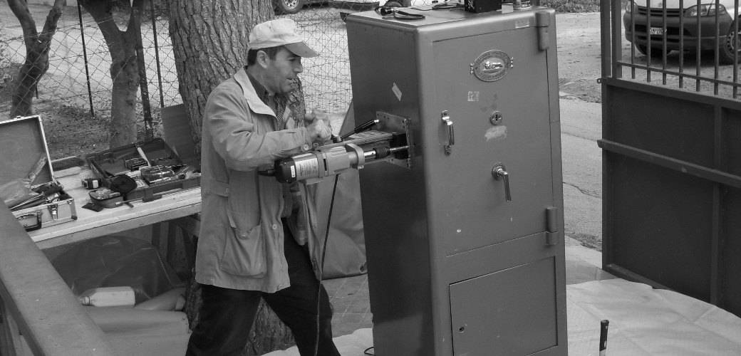 άνοιγμα, διάνοιξη, διάρρηξη, ξεκλείδωμα χρηματοκιβωτίου άνοιγμα, διάνοιξη, διάρρηξη, ξεκλείδωμα χρηματοκιβωτίου